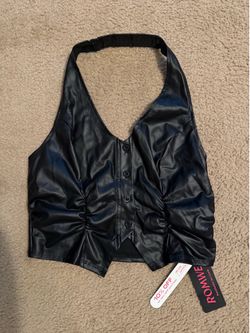 ROMWE Black Faux Leather Halter Button Crop Top
