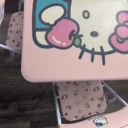 Hello kitty table