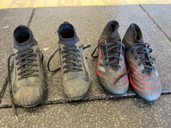 Youth soccer cleats
