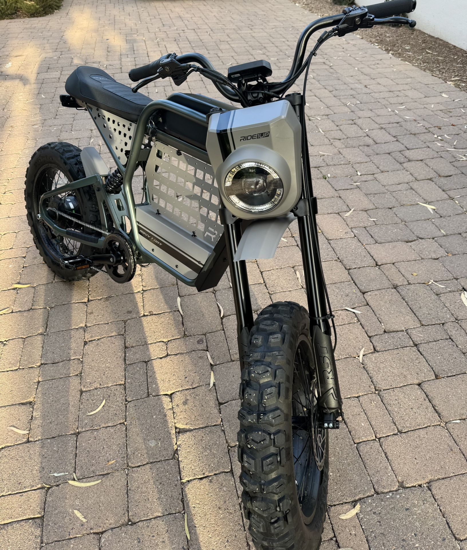 Revv 1 DRT E-bike by Ride1Up