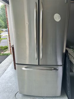 Stainless Steel French Door Refrigerator – Works Great!