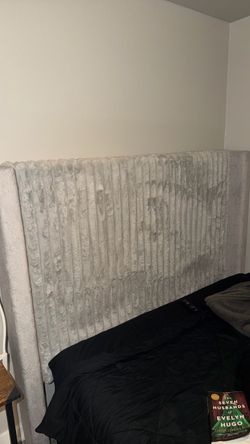 Queen bed head board