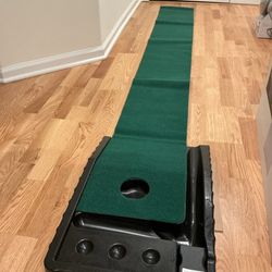Golf Digest Putting Mat With Electric Ball Return - 9ft Putting Mat