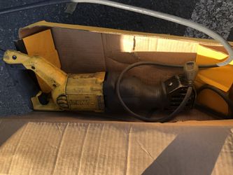Dewalt reciprocating saw DWE305 corded used P -15
