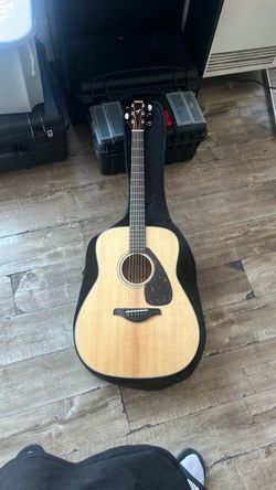 Yamaha FG700S acoustic guitar