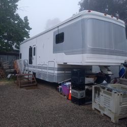 36 Ft Hawkins 5th Wheel Trailer