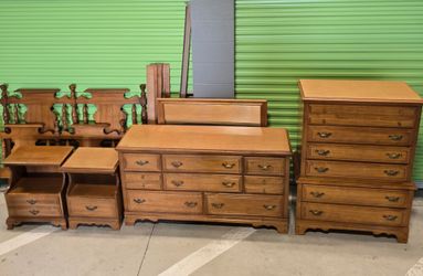6 pc antique solid maplewood full-sized bedroom set