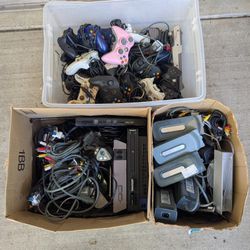 Huge Lot Of Old Video Game Stuff 