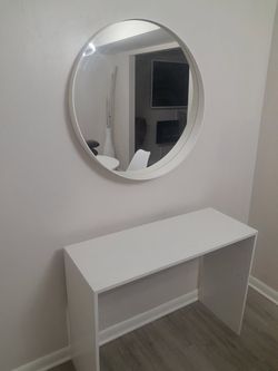 Round mirror