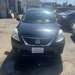 2013 Nissan versa 