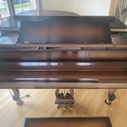 Essex Baby Grand Piano - Designed By Steinway & Son’s - Made In 2009