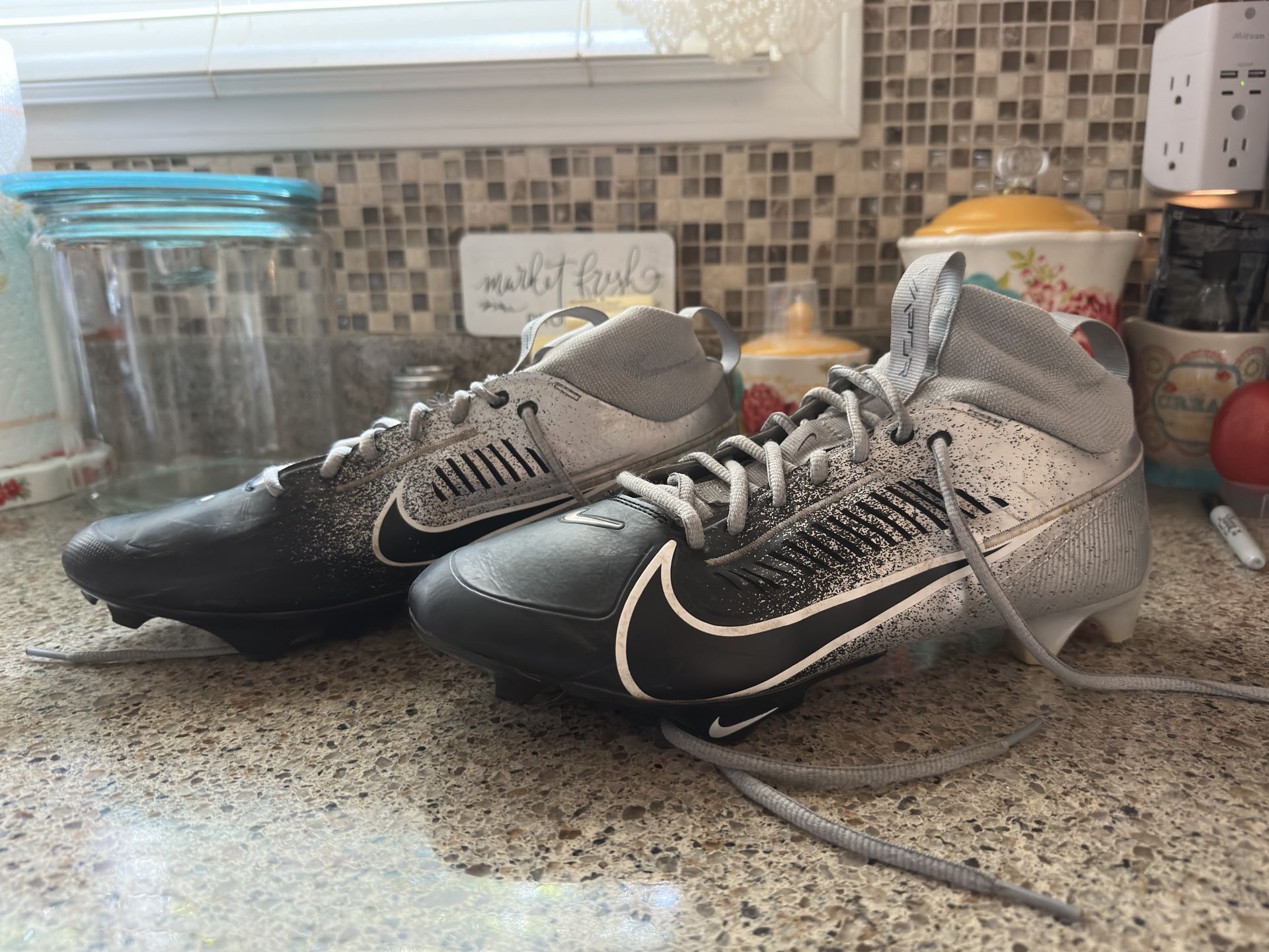 Men's Nike Vapor Edge Pro 360 Football Cleats Size 11