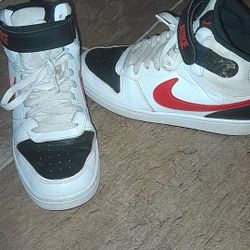 Jordans size 6 youth (too small willing to trade for womens 7)