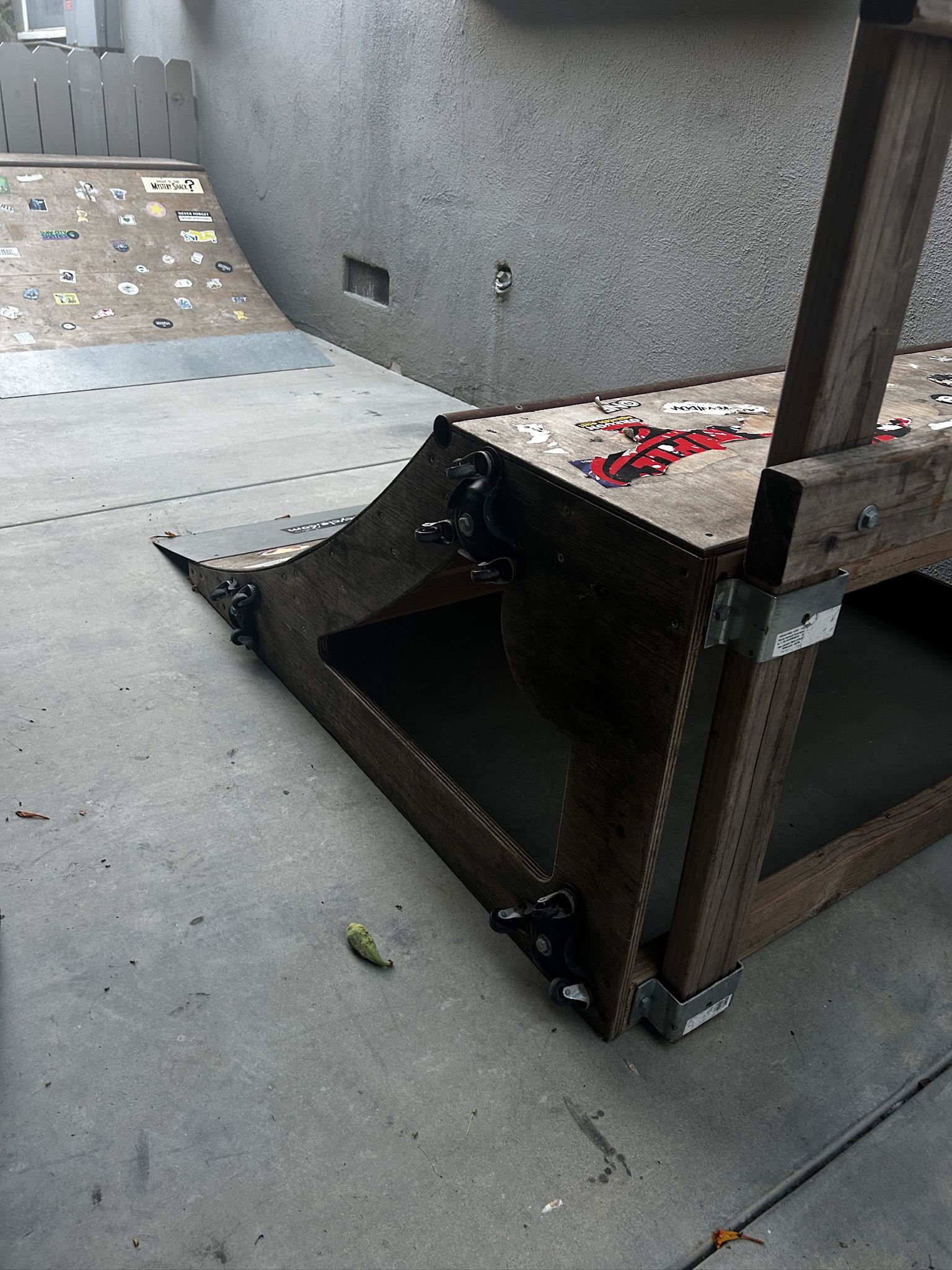 Quarter Pipes (Skateboard)