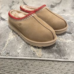 Uggs Tasmans Size 8