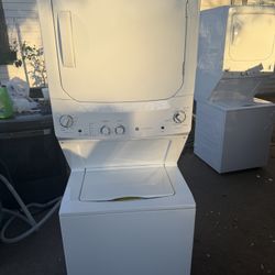 GE 3.8 cu. ft. Washer 5.9 cu. ft. Electric Dryer Combo in White