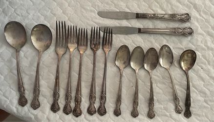 Vintage Wm Rogers Silverplate Flatware 14 pcs Mayfair Gardenia Monogram M