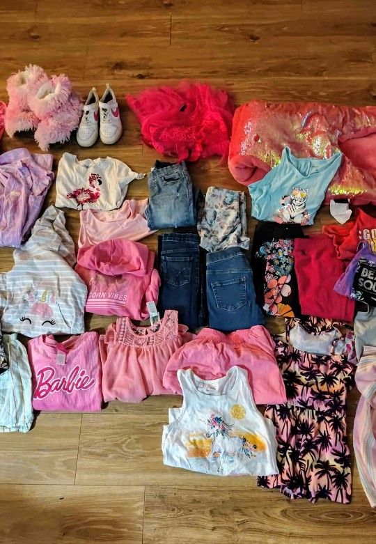 Little Girls Clothing Size Small To Medium Pet-free Smoke-free Home