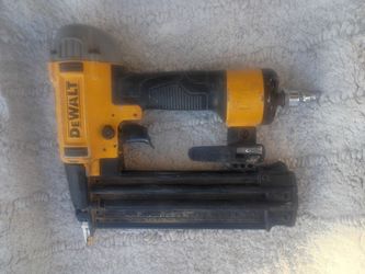 18 ga DeWalt clavadora