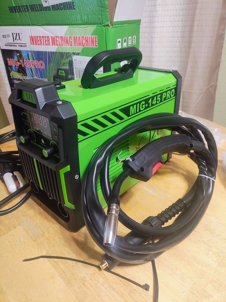 Brand New Wire Feed Welder 110 Volt Small Spool Of Wire With It