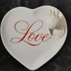 1984 AVON Cupid Figure LOVE White Porcelain Heart Shaped Valentine Trinket Candy Dish

