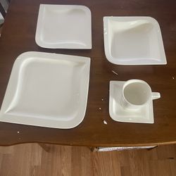 Dinnerware set 30 pc
