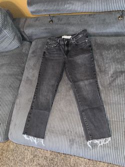 Levi’s jeans 4 woman mid rise boyfriend style