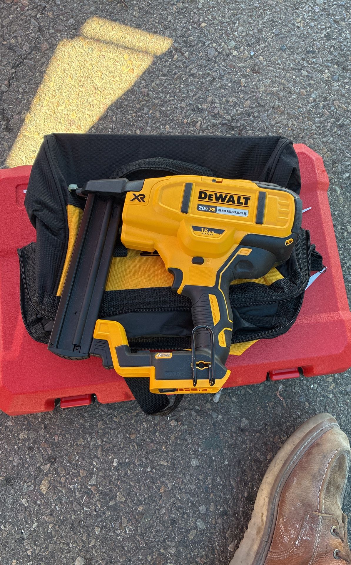 Dewalt 18 Gauge Narrow Crown Stapler