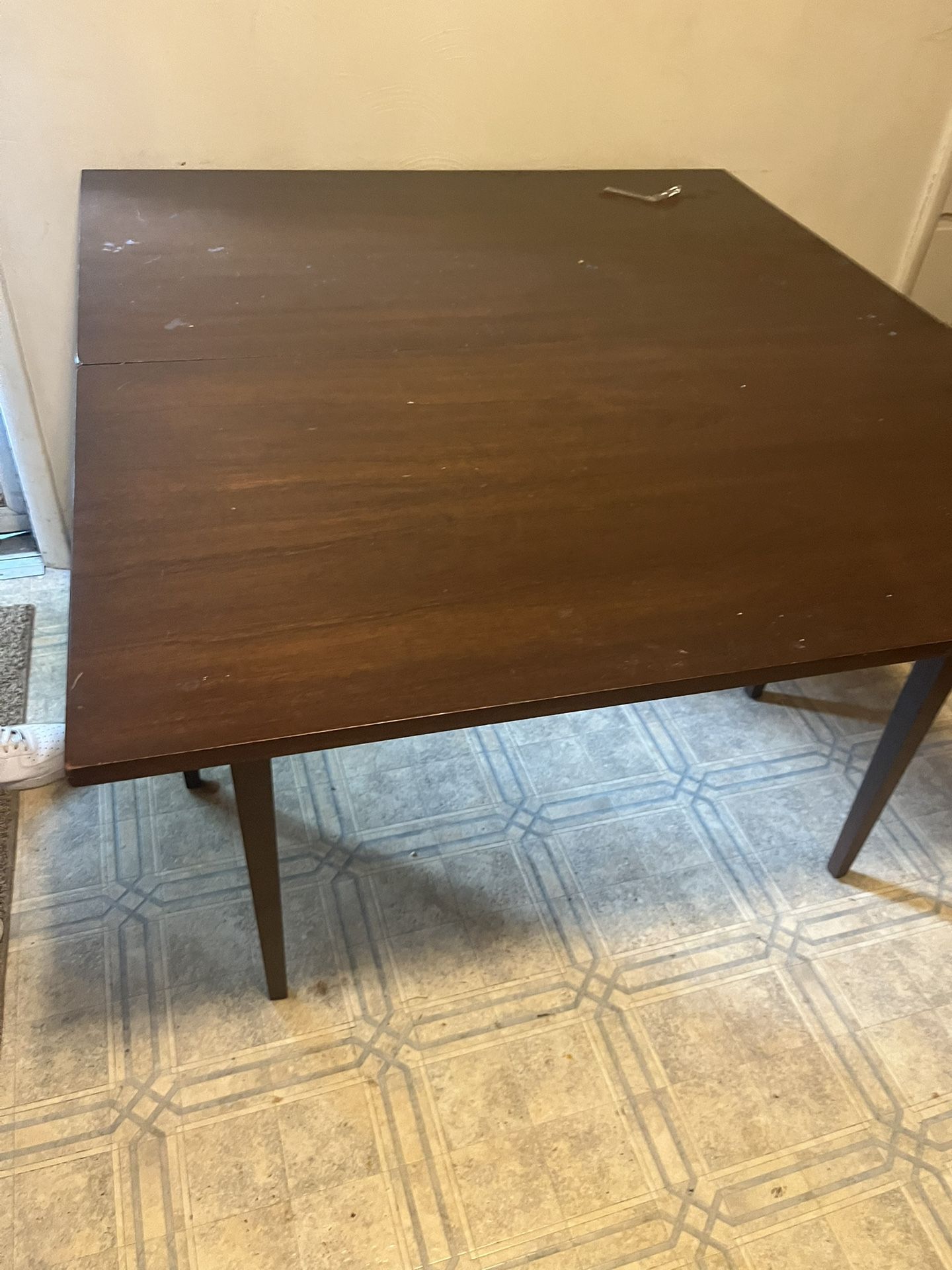 Kitchen Table And 4 Chairs