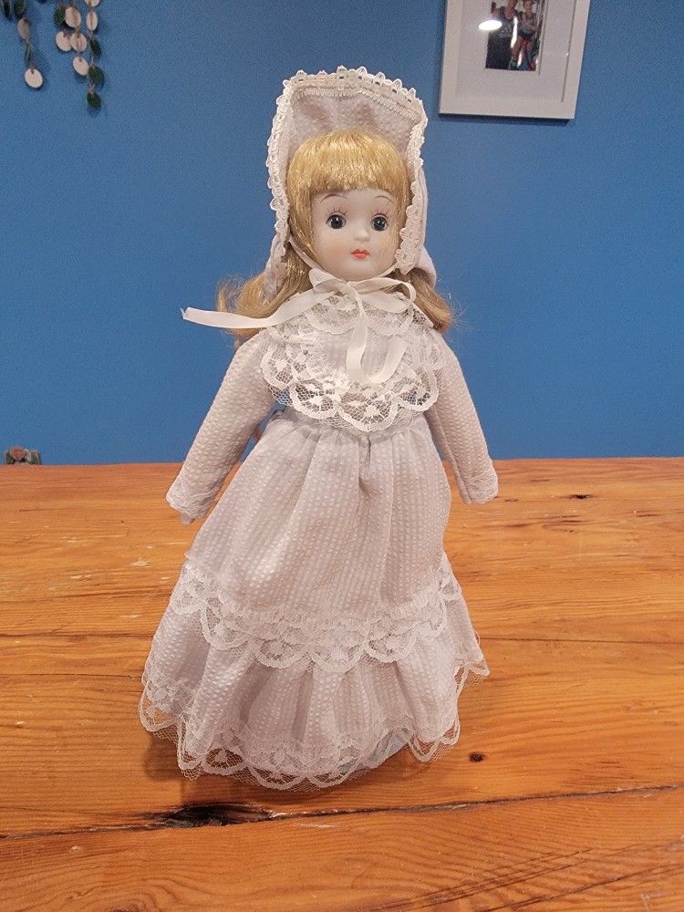 12" Porcelain Doll With Blonde Hair, Ivory Bonnet & Dress ~ Metal Stand Included