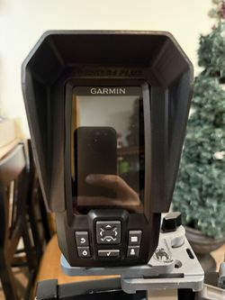 Garmin Striker 4cv with FishFinder Mounts System Includes Battery
