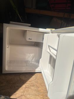 Small refrigerador