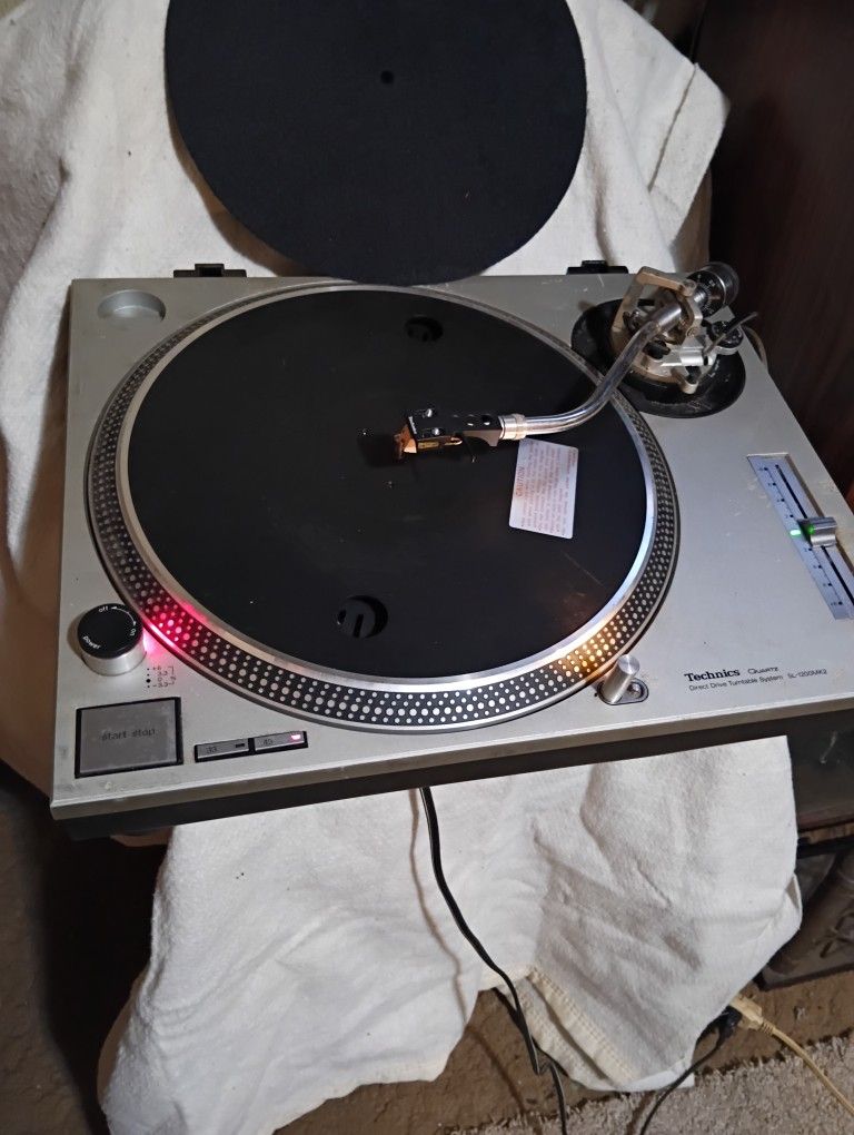Technics SL 1200mk2 Turntable 