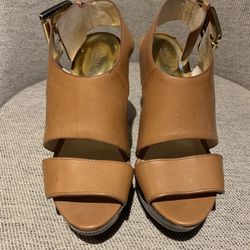 Womens Size 6 Platform Sandal Heel Camel Color Michael Kors