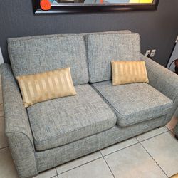 Loveseat Gray In Excellent Conditions For Sale 
