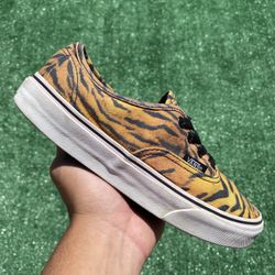 VANS AUTHENTIC “ANIMAL PRINT” (Size 4.5, Youth)