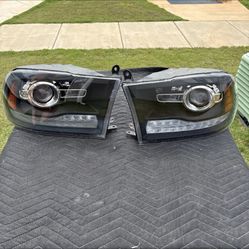 For 2013-2014 Ram 1500 / 2014 Ram 2500 Headlights Driver & Passenger Side LH+RH