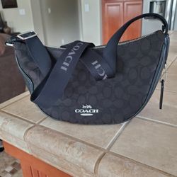 Purse ( Coach  )Shiulder Or Crossbody 