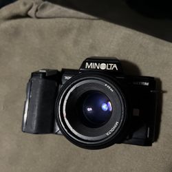 Minolta 7000 Maxxum 35mm SLR Film Camera