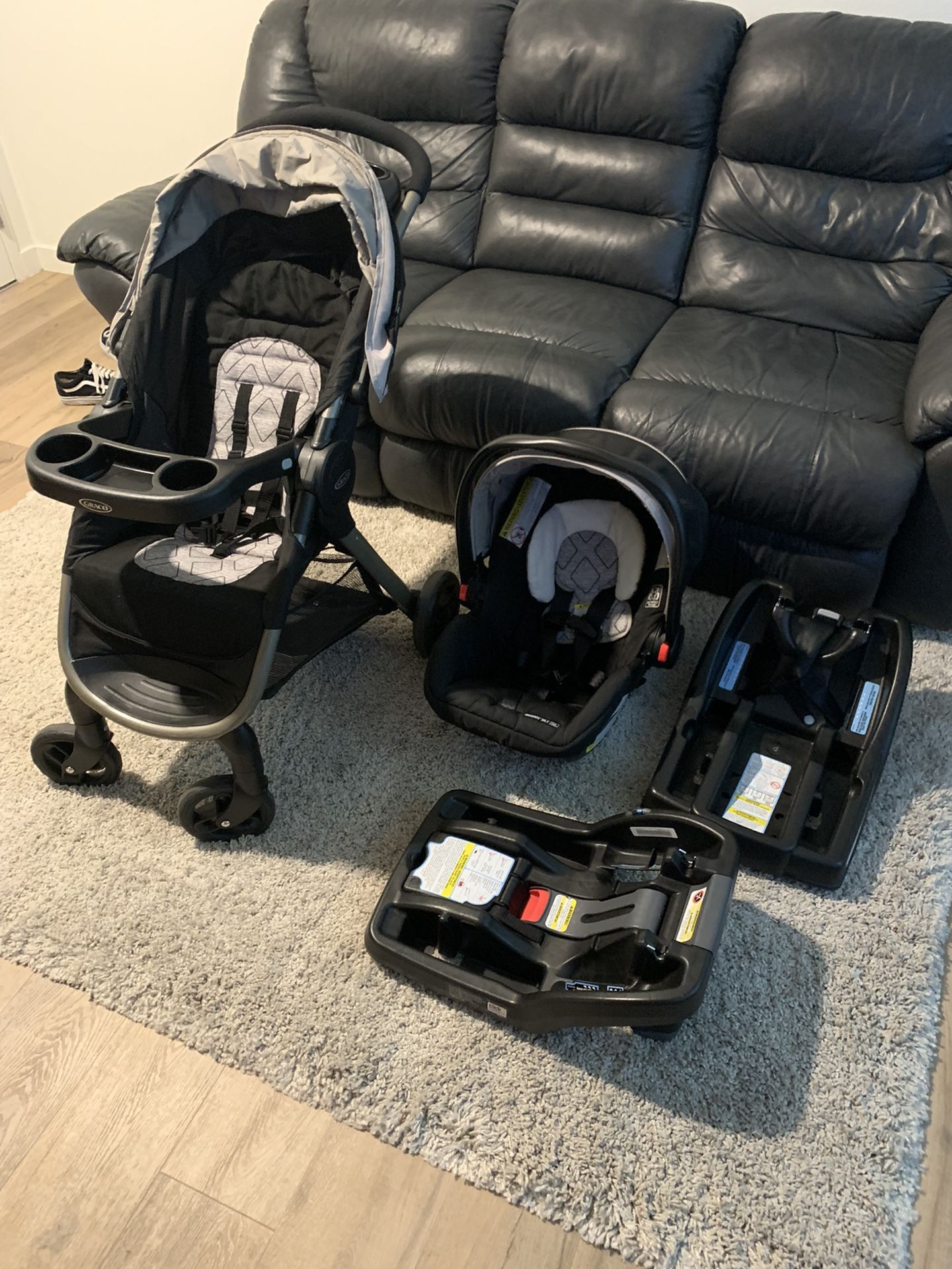 Graco SnugRide 30LX Infant Car Seat W/ 2 Bases