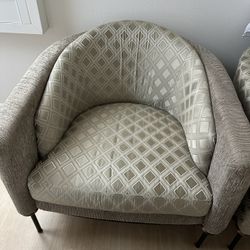 FOR SALE – ELEGANT SINGLE ARMCHAIR