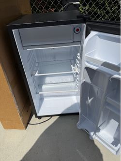 Mini fridge 100$