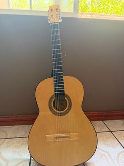 Grupo Monroy Paracho Classical Guitar + Case & Picks