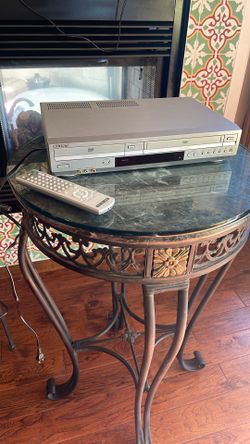 VCR DVD Player W Remote. 