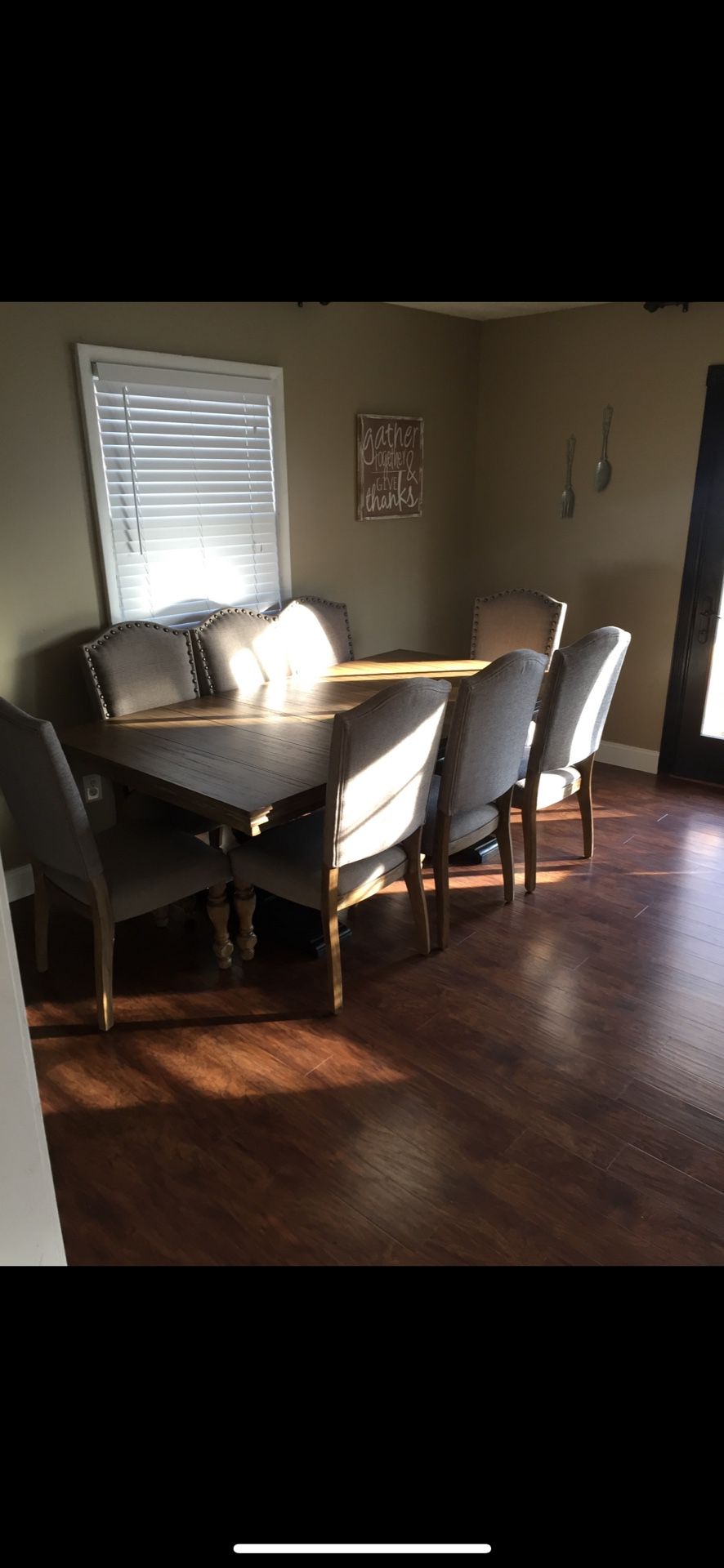 Dining Room Table & 8 Chairs 
