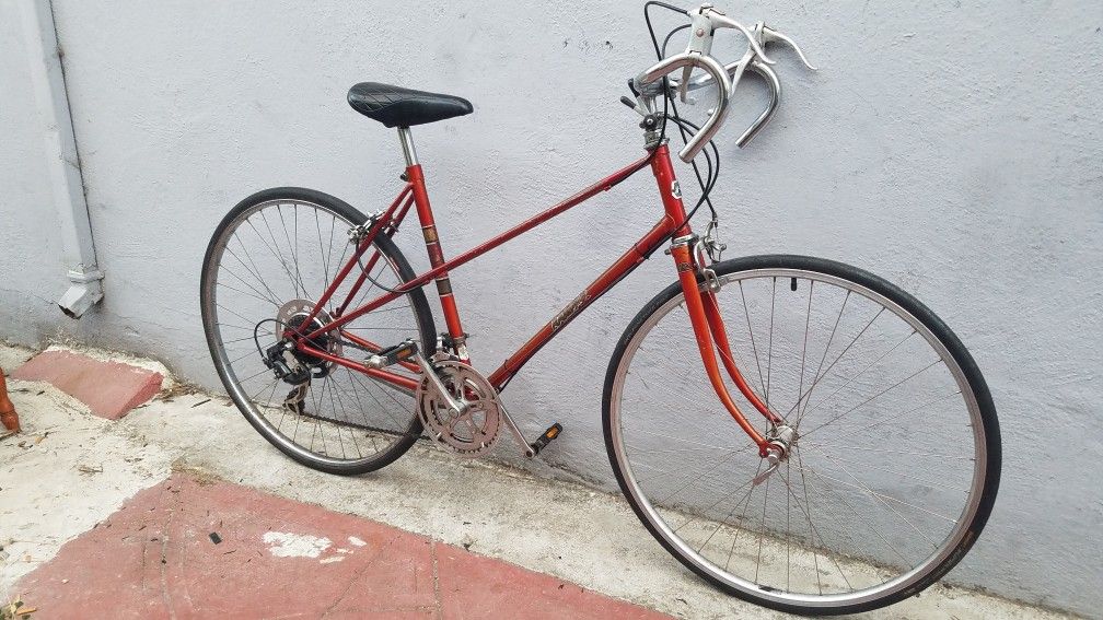 Raleigh Rampar 10-Speed Road Bike! 27" Wheels, Classic Drop Handlebars, & Classic Road Saddle! $80 OBO!
