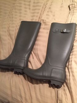 Women's rain boots size 7.5
