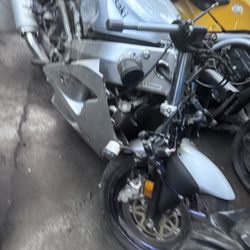 MUST GO!!! Kawasaki ZZR600 (Parts Only)