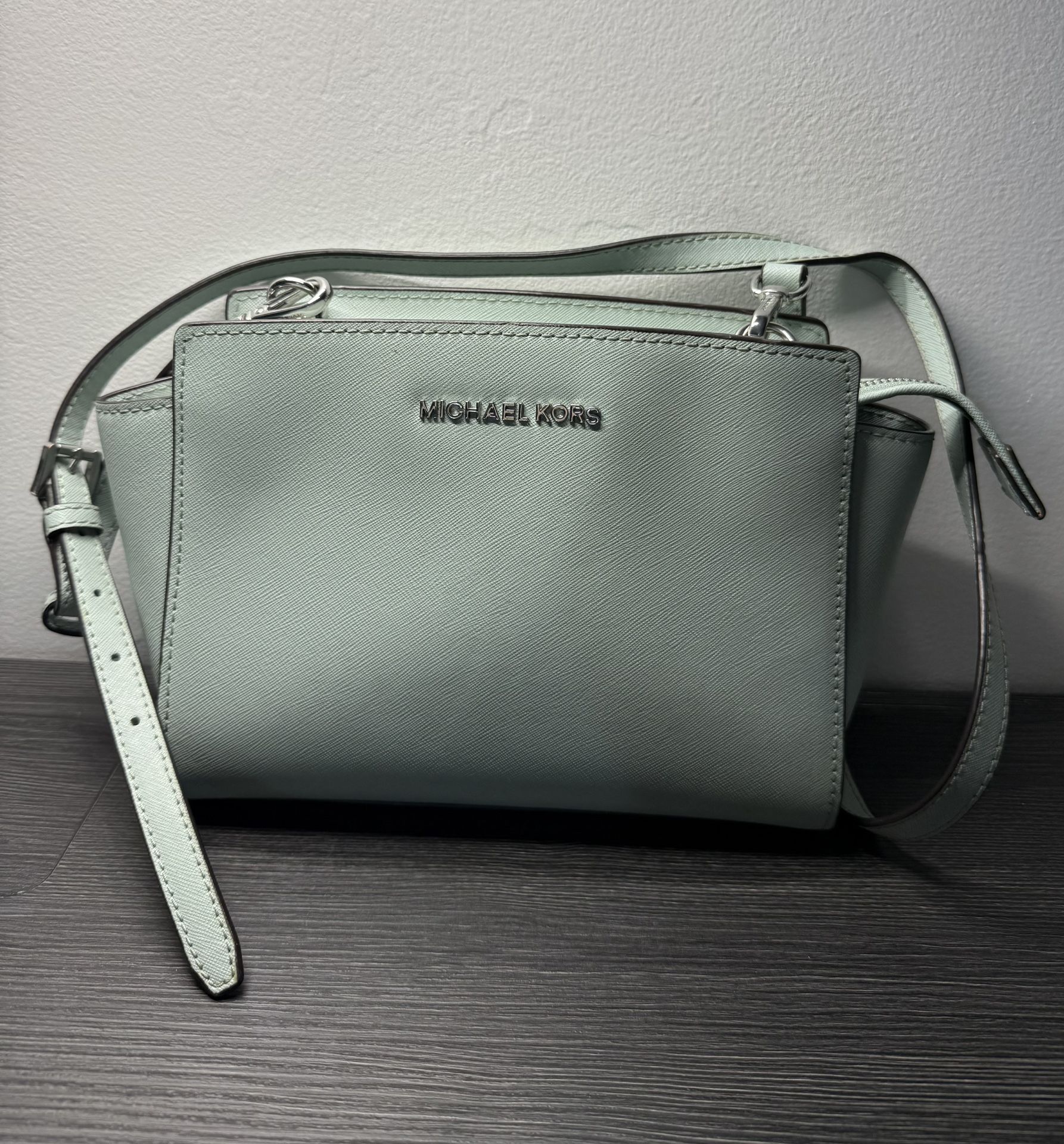 Michael Kors Selma Messenger Medium Size Bag Light Green