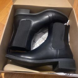Womans  boots size 9